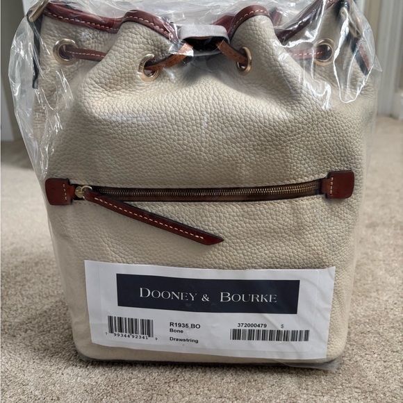 Dooney & Bourke drawstring bucket bag NEW - Picture 4 of 6